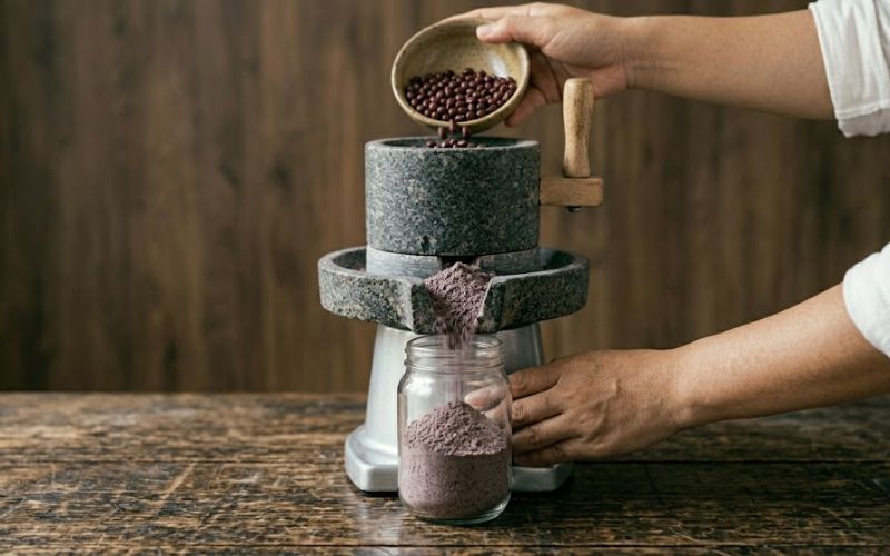 Bước 4: Ủ đậu và xay mịn